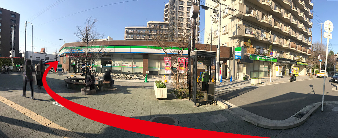 北大阪急行 緑地公園駅 東寺内方面出入口付近